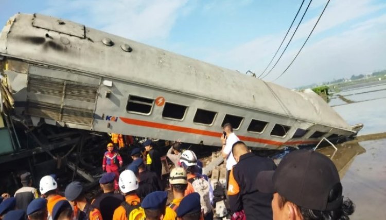 Kecelakaan Tragis Kereta Api di Cicalengka: Tiga Tewas, Dua Kereta Karam, dan 28 Luka-Luka