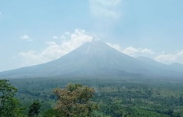 Gunung Semeru Erupsi: Ancaman Abu Setinggi 2.000 Meter, Warga Diimbau Waspada