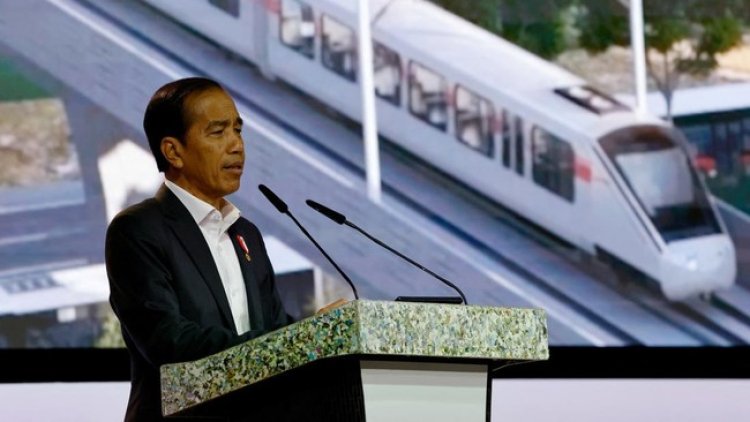 Jokowi: Warga Punya Duit Langsung Beli Motor dan Mobil Bikin Macet