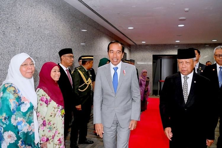 Mengejutkan! Rasio Pendidikan S2 dan S3 Indonesia Jauh Ketinggalan dari Malaysia, Jokowi Siapkan Langkah Tegas