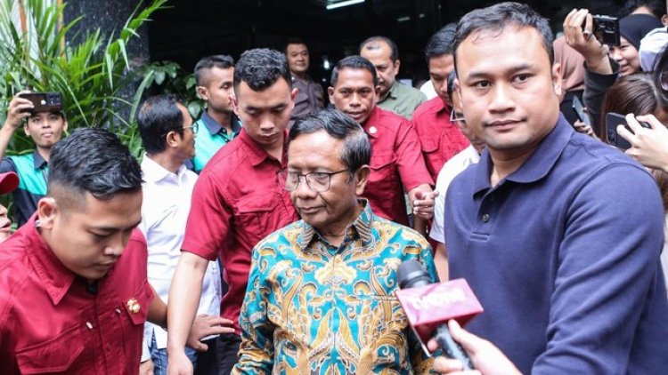 Kritik Mahfud MD Terhadap Penyelipan Anggaran Makan Siang Gratis di APBN 2025: Antisipasi atau Kontroversi?