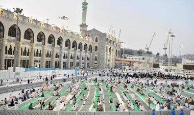 Arab Saudi Kini Bolehkan Jemaah Buka Puasa Bersama di Masjidil Haram