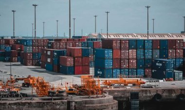 Menilik Perlambatan Ekspor Indonesia: Dampak Penurunan Nikel dan Industri Lainnya