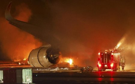 Pesawat Japan Airlines Menabrak dan Terbakar di Bandara Haneda, 5 Tewas