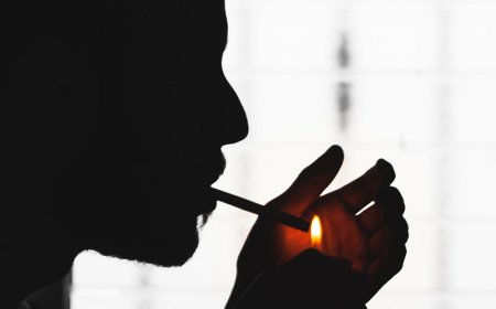 Kenaikan Harga Rokok Gagal Menurunkan Jumlah Perokok: Mengapa Masyarakat Tetap Merokok Meski Cukai Naik?