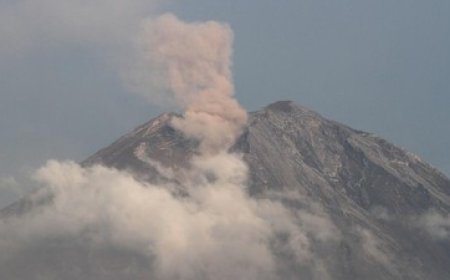 Gunung Semeru Meletus, Menyebarkan Abu Setinggi 2.000 Meter, Wilayah Sekitar Diimbau Waspada