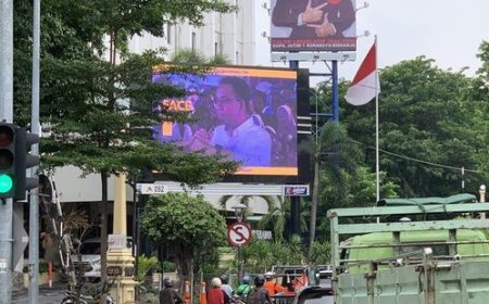 Diturunkan di Jakarta-Bekasi, Videotron Anies Muncul di Surabaya