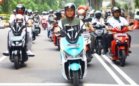 Luhut Sebut Pajak Motor Bensin Bakal Naik buat Subsidi Transportasi Umum