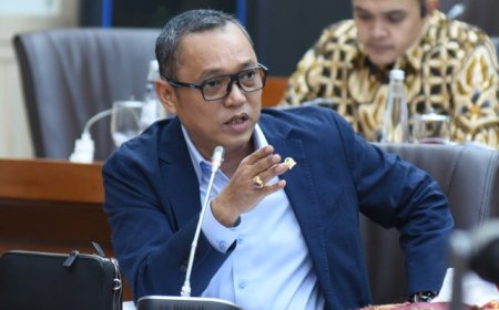 Kontroversi Pernyataan Jokowi: Politisi Elite PDIP Soroti Kontradiktif dan Elektabilitas Prabowo-Gibran Dituding 'Mandek' 