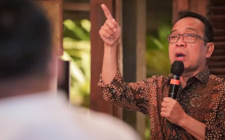 Mahfud MD Belum Ajukan Surat Pengunduran Diri sebagai Menko Polhukam: Alasan dan Implikasinya