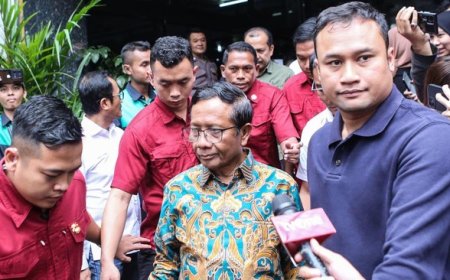 Mahfud MD Kritik Penyelipan Anggaran Makan Siang Gratis dalam APBN 2025